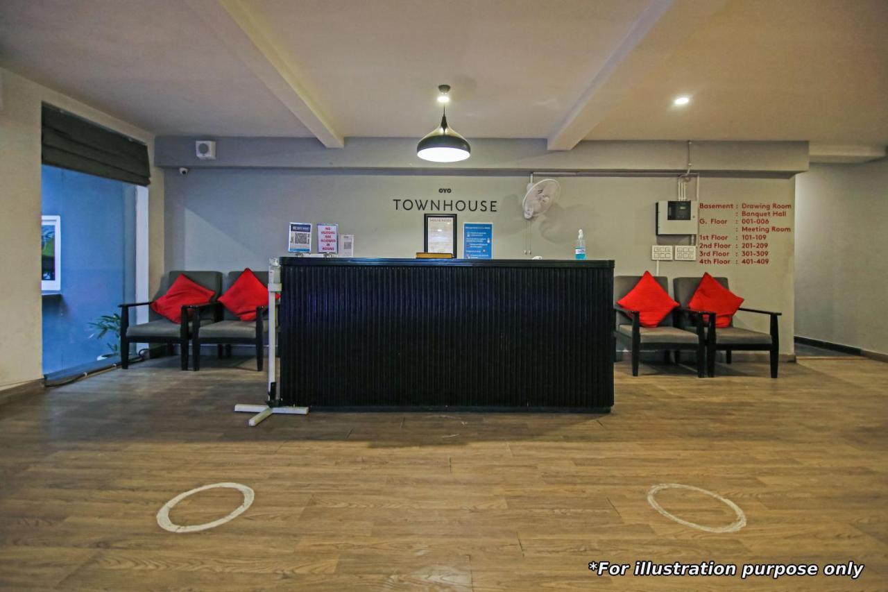 Townhouse Oak Hotel Rama Нашик Екстериор снимка