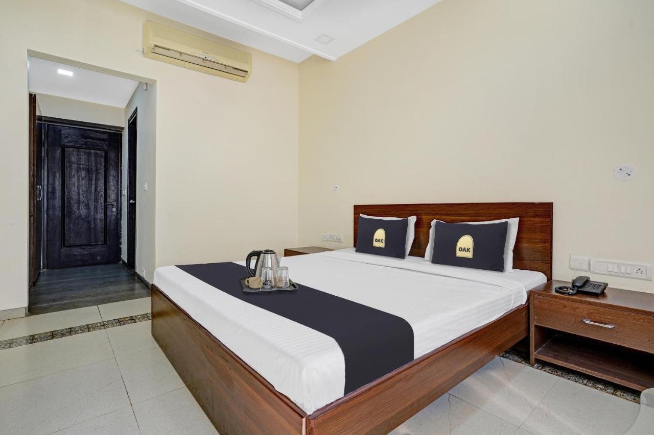 Townhouse Oak Hotel Rama Нашик Екстериор снимка
