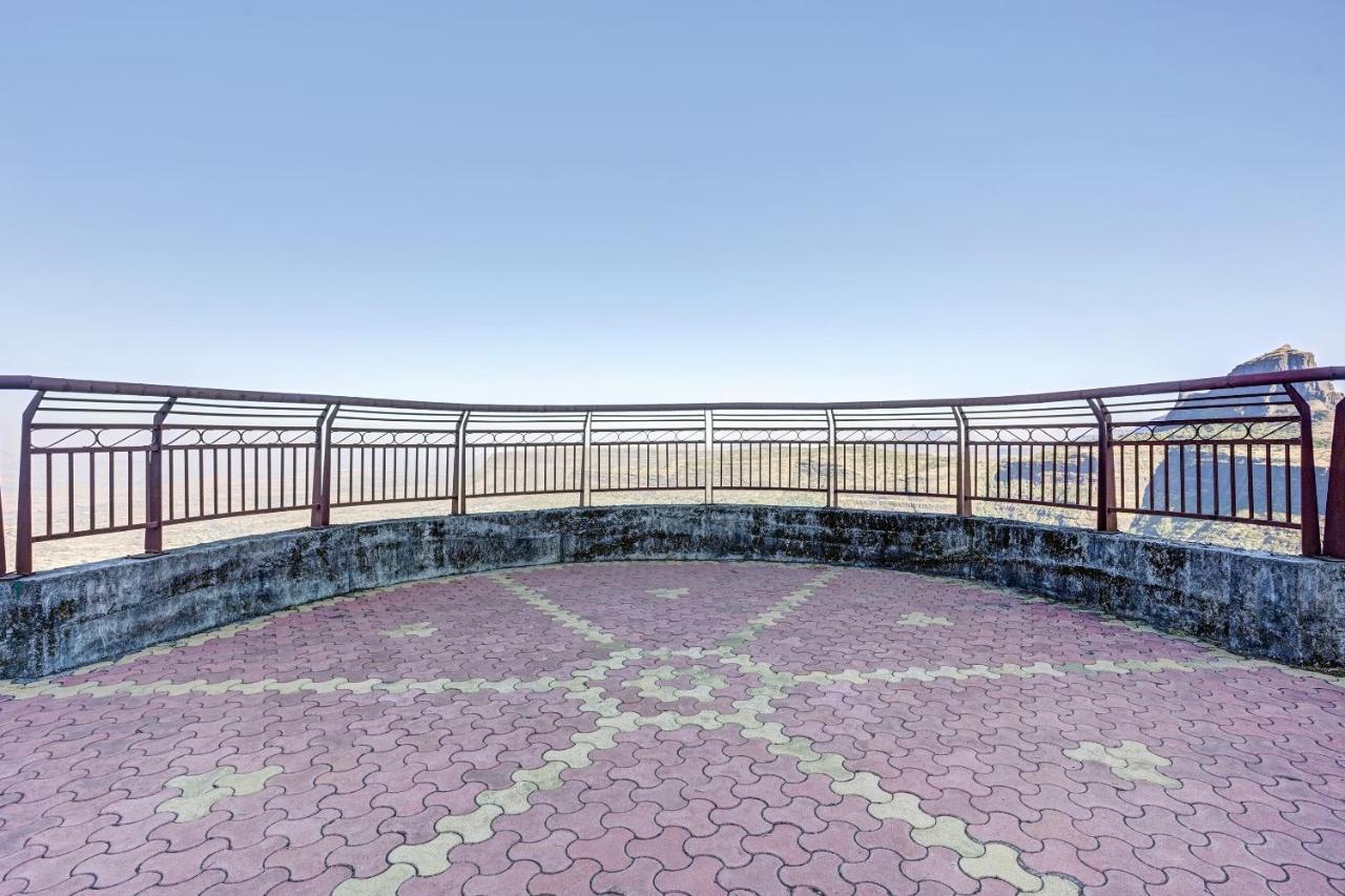Townhouse Oak Hotel Rama Нашик Екстериор снимка