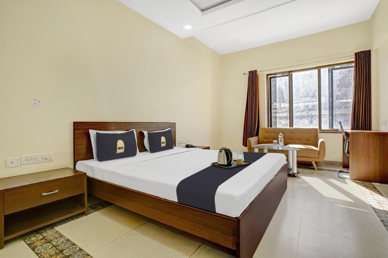 Townhouse Oak Hotel Rama Нашик Екстериор снимка