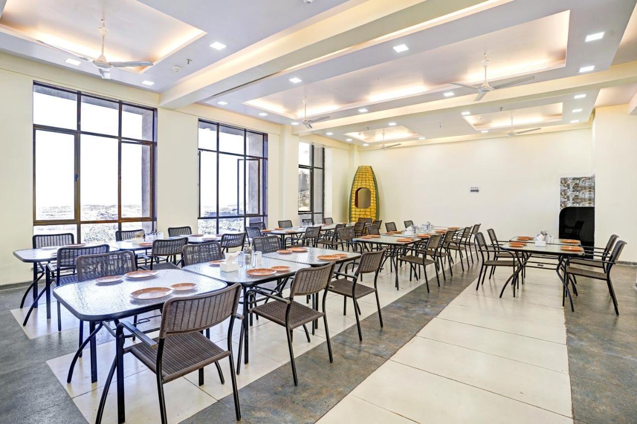 Townhouse Oak Hotel Rama Нашик Екстериор снимка