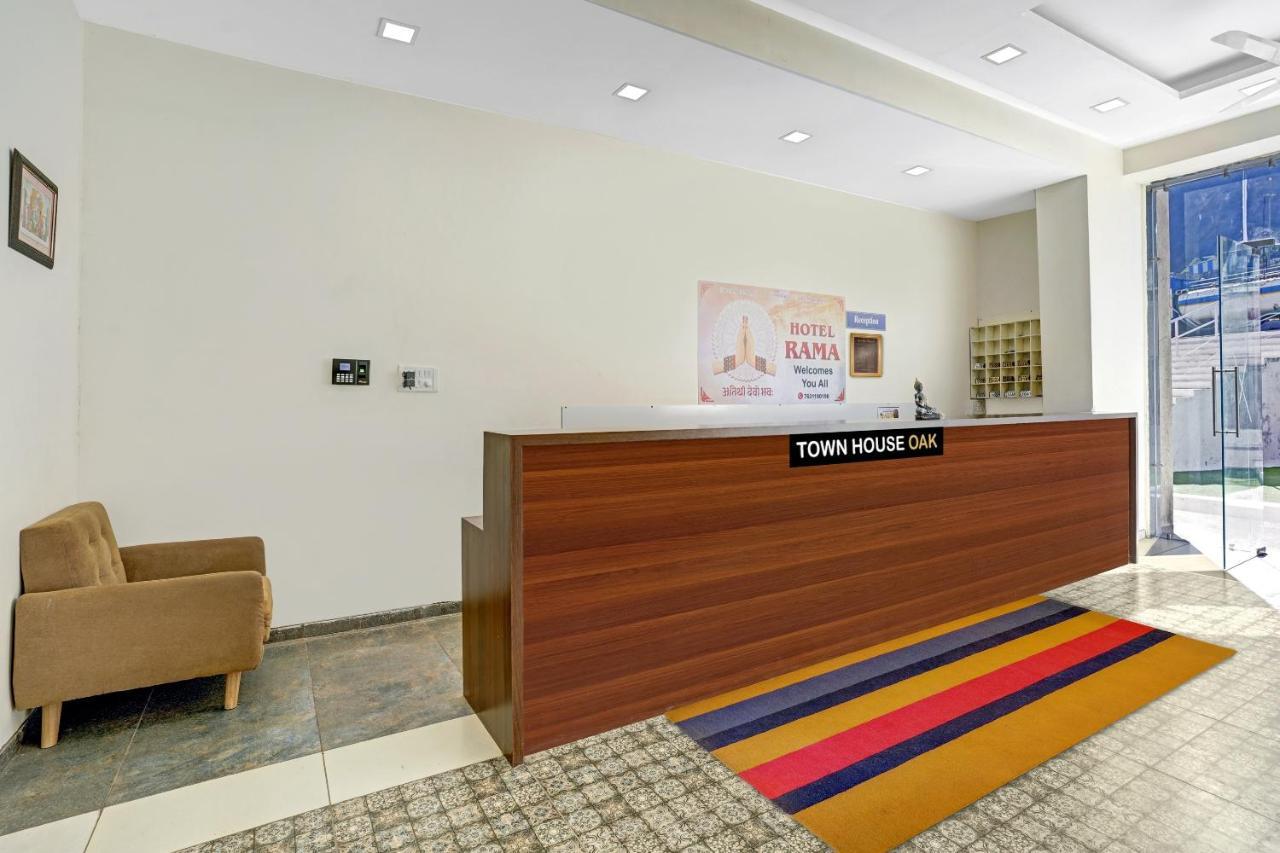 Townhouse Oak Hotel Rama Нашик Екстериор снимка