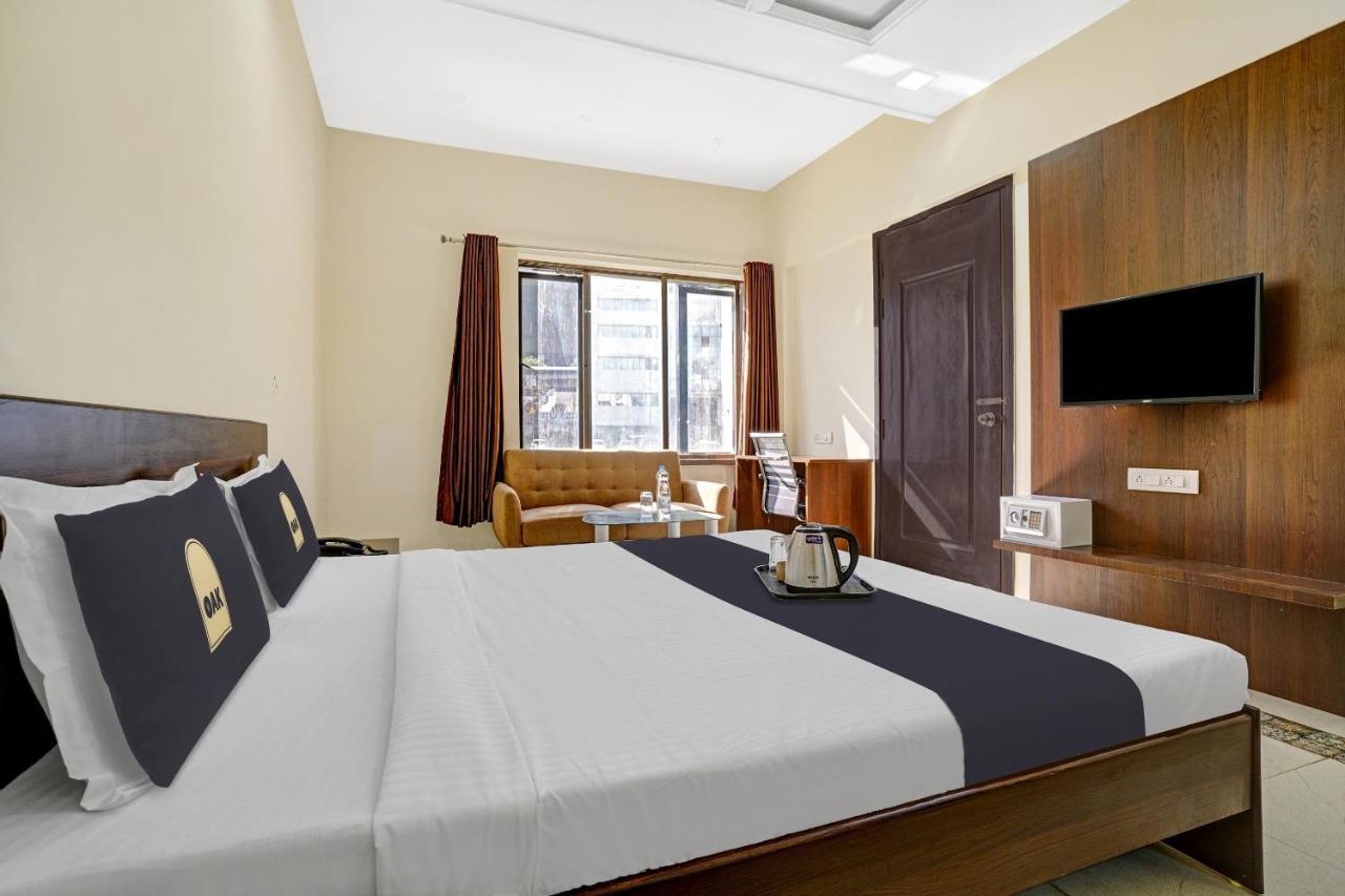 Townhouse Oak Hotel Rama Нашик Екстериор снимка
