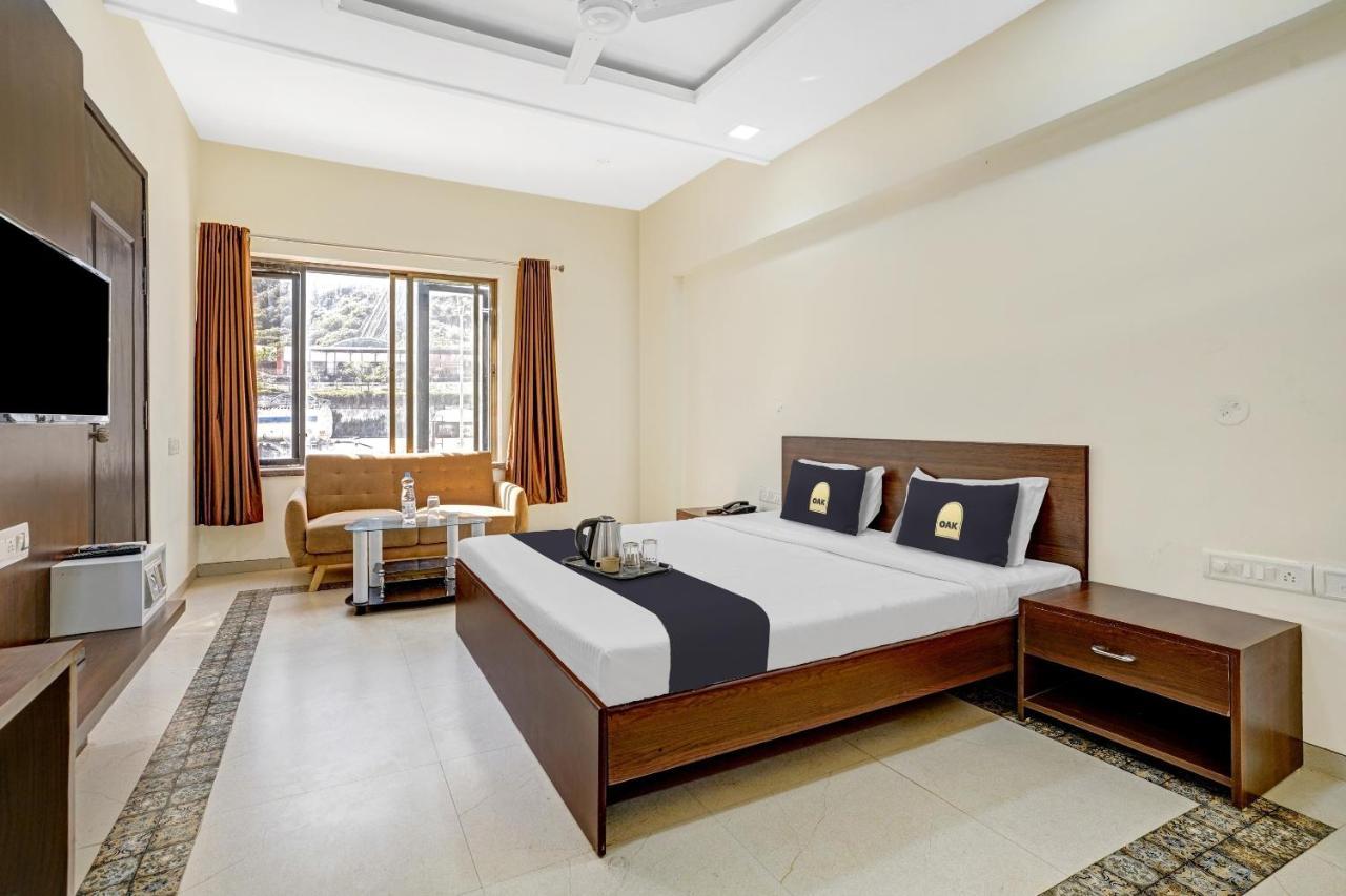 Townhouse Oak Hotel Rama Нашик Екстериор снимка