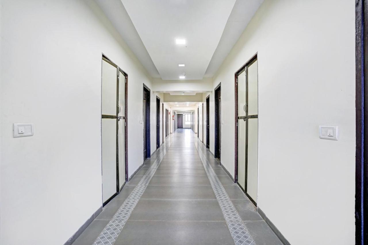 Townhouse Oak Hotel Rama Нашик Екстериор снимка