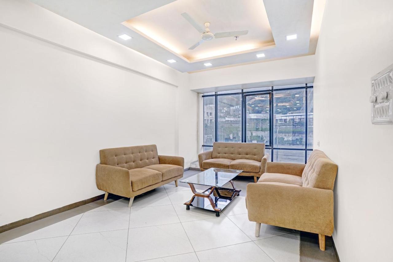 Townhouse Oak Hotel Rama Нашик Екстериор снимка