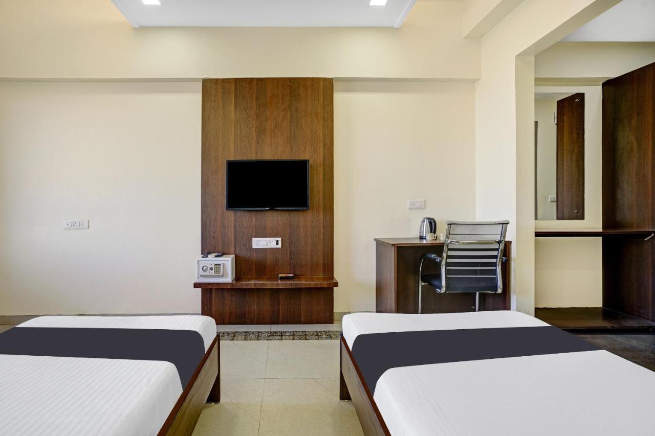 Townhouse Oak Hotel Rama Нашик Екстериор снимка