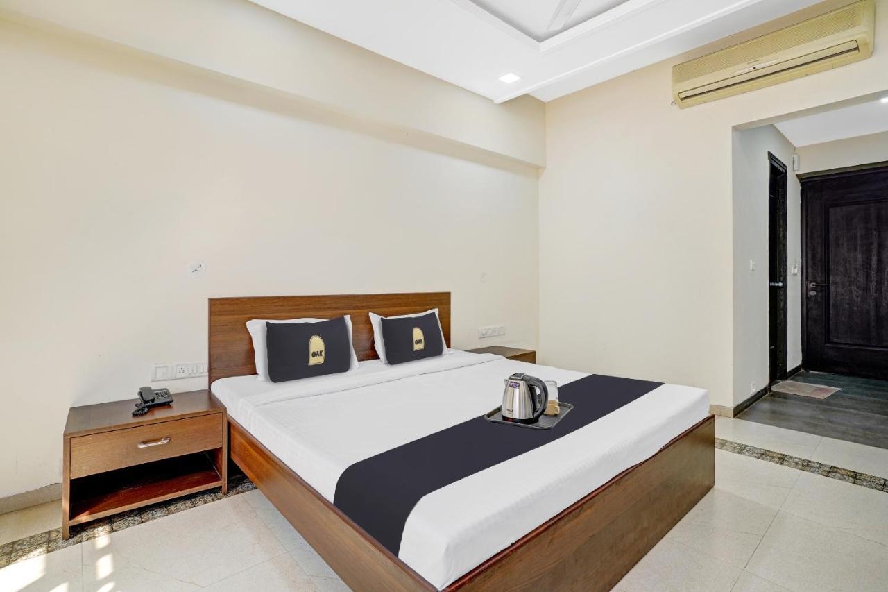 Townhouse Oak Hotel Rama Нашик Екстериор снимка
